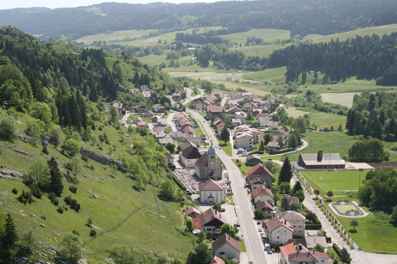 Du Château De Joux 3* La Cluse-et-Mijoux