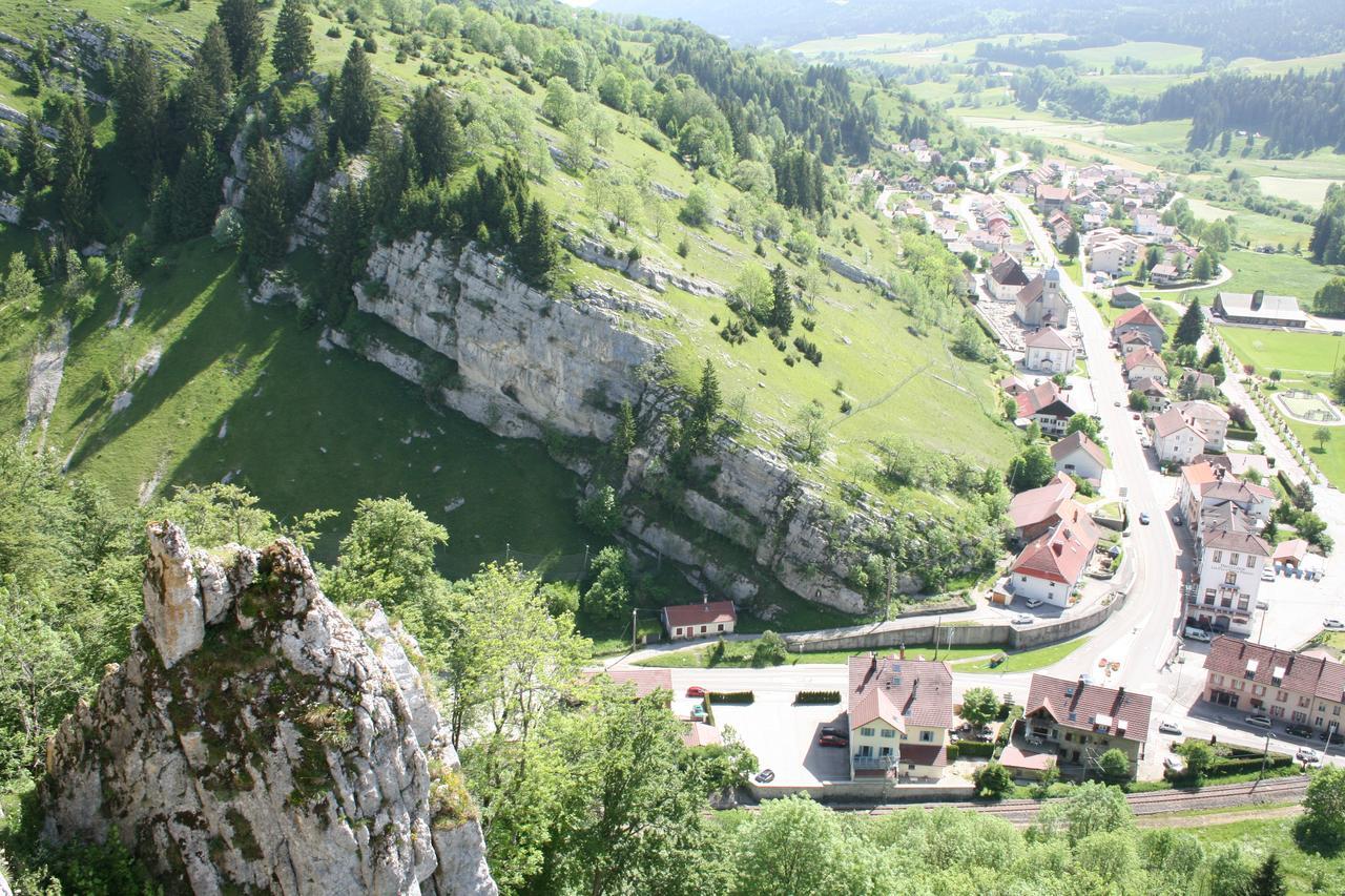 Du Château De Joux 3* La Cluse-et-Mijoux